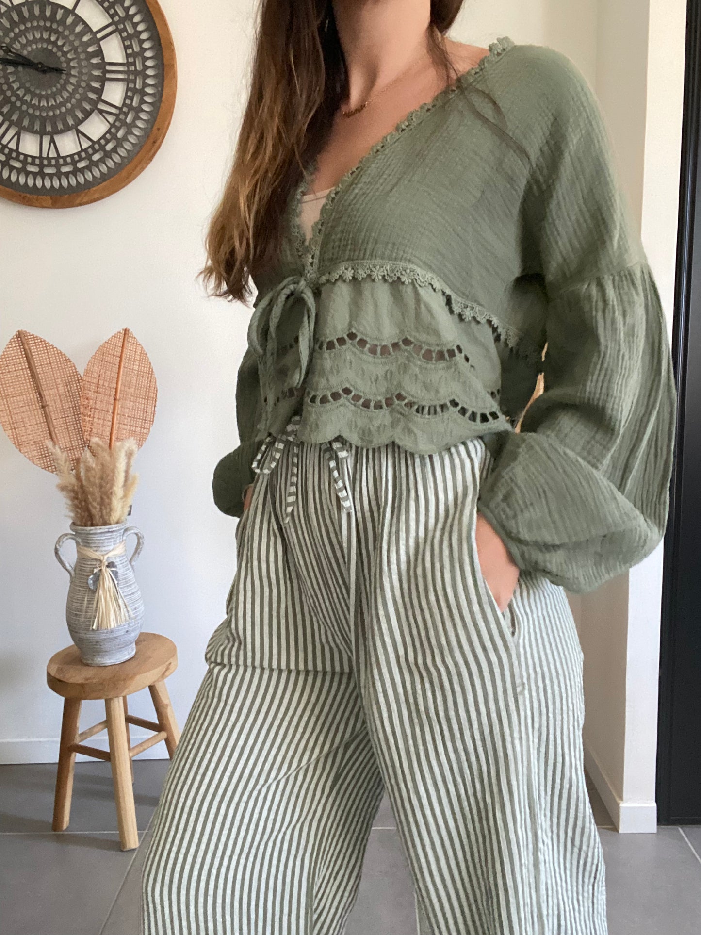 Pantalon fluide à rayures kaki