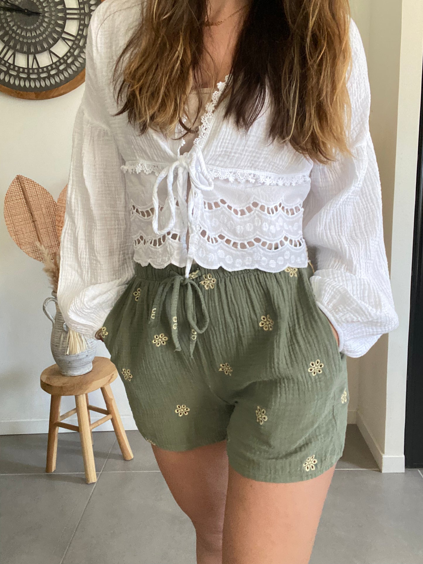 Short kaki en gaze de coton