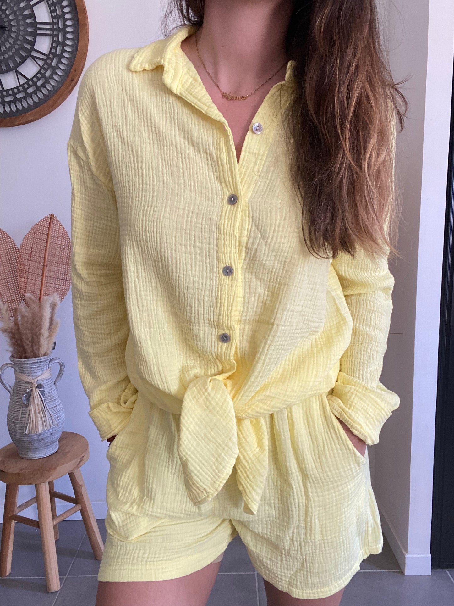 Short jaune en gaze de coton