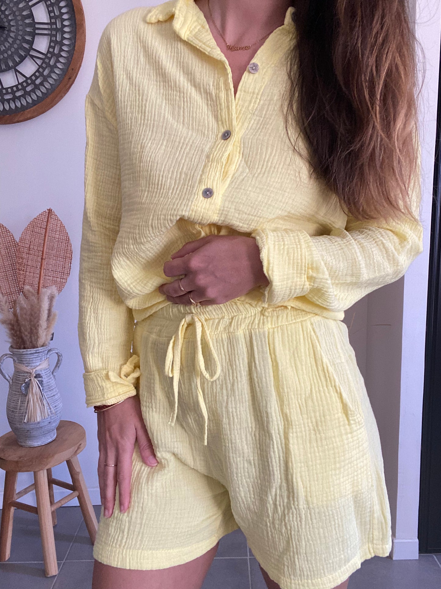 Short jaune en gaze de coton