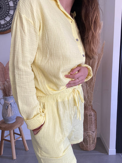 Short jaune en gaze de coton